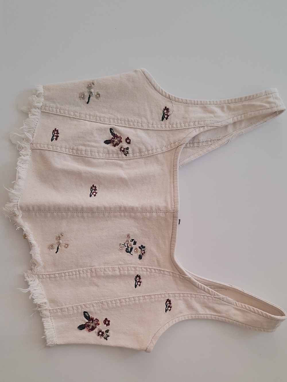 Banjara Floral Embroidered Cream Denim Corset Crop Top + High Rise Shorts - Picture 4 of 6